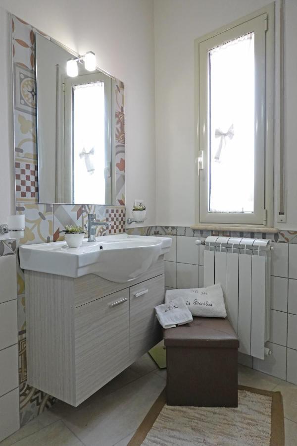 Gli Zii Di Sicilia Bed & Breakfast Racalmuto ภายนอก รูปภาพ